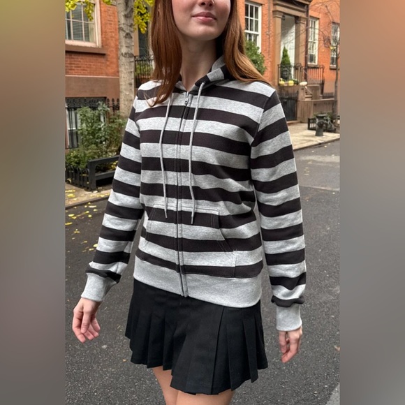 Brandy melville regular Christy striped hoodie - Picture 4 of 5